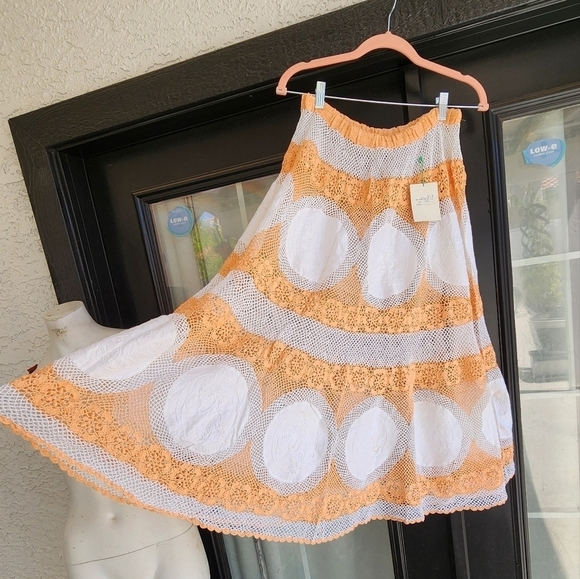 Vintage 70s LIM'S hand crocheted skirt with embroidered floral patches - Picture 2 of 10